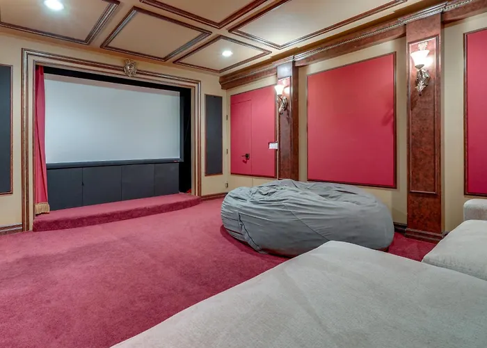 Pool Table, Putting Green: Luxury Oasis In *