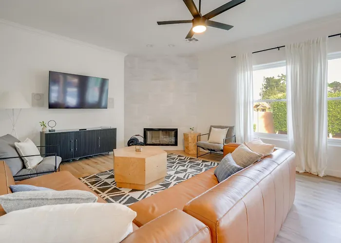 Holiday home Pool Table, Putting Green: Luxury Oasis In