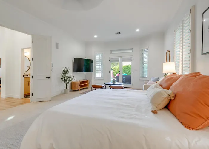 Pool Table, Putting Green: Luxury Oasis In Mesa