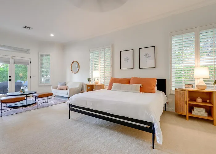Holiday home Pool Table, Putting Green: Luxury Oasis In