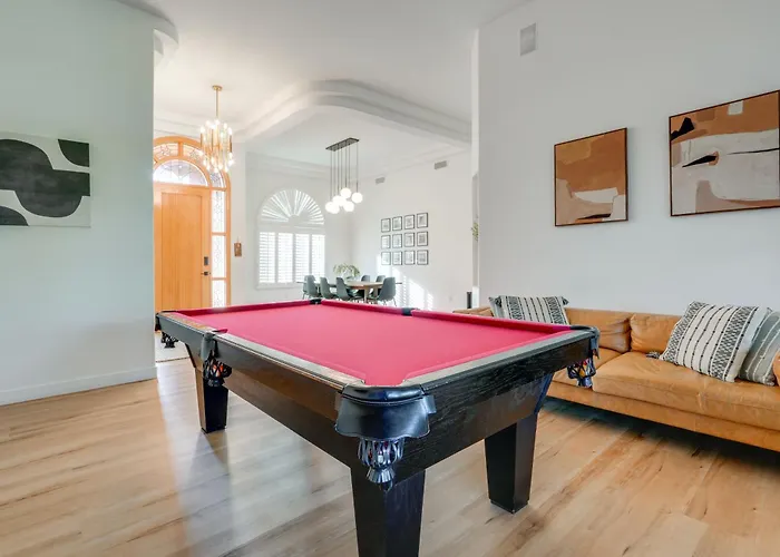 Pool Table, Putting Green: Luxury Oasis In Mesa