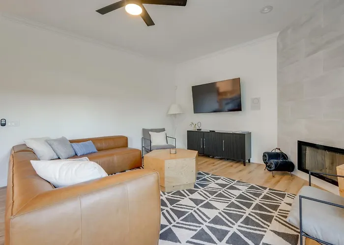 Pool Table, Putting Green: Luxury Oasis In Holiday home Mesa