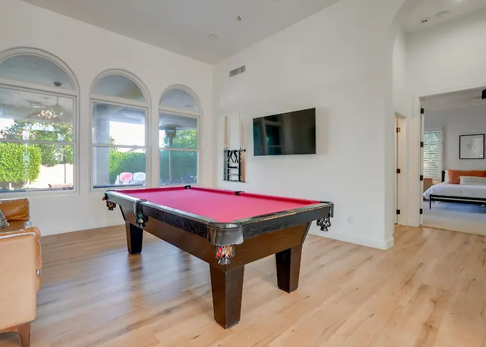 Holiday home Pool Table, Putting Green: Luxury Oasis In Mesa