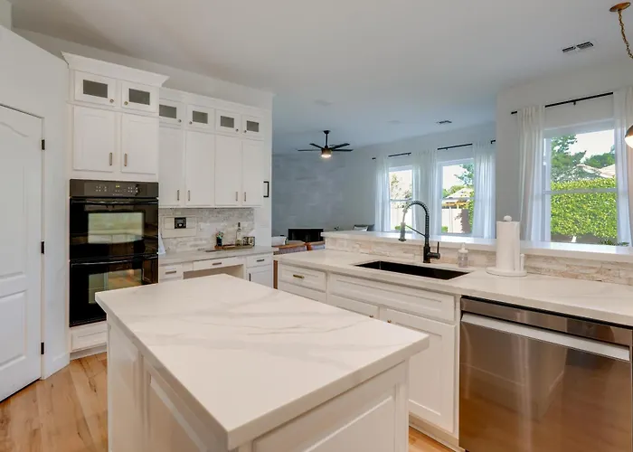 Pool Table, Putting Green: Luxury Oasis In * Mesa