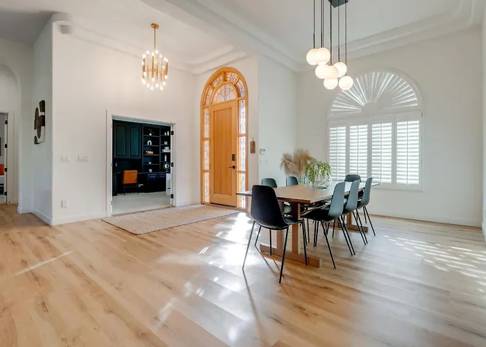 Pool Table, Putting Green: Luxury Oasis In Holiday home *