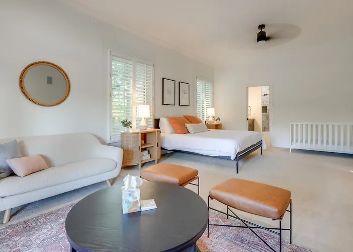 Pool Table, Putting Green: Luxury Oasis In Holiday home