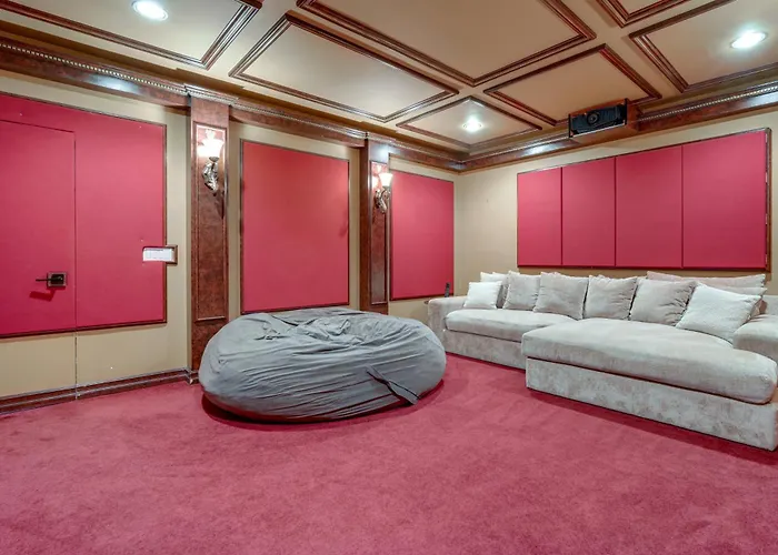 Holiday home Pool Table, Putting Green: Luxury Oasis In Mesa