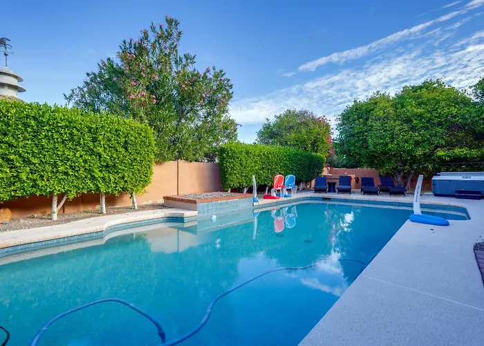 Pool Table, Putting Green: Luxury Oasis In
