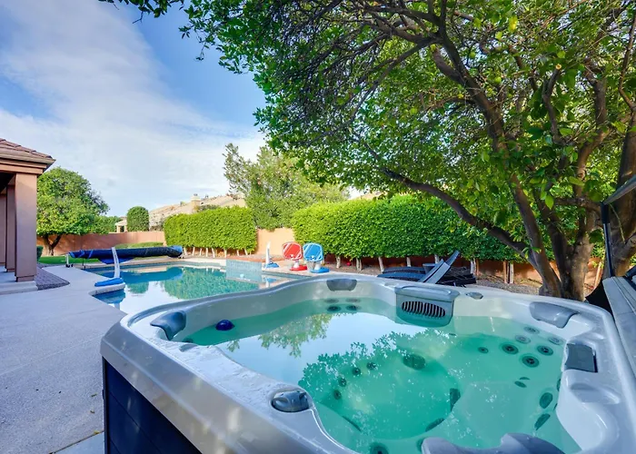 Holiday home Pool Table, Putting Green: Luxury Oasis In *