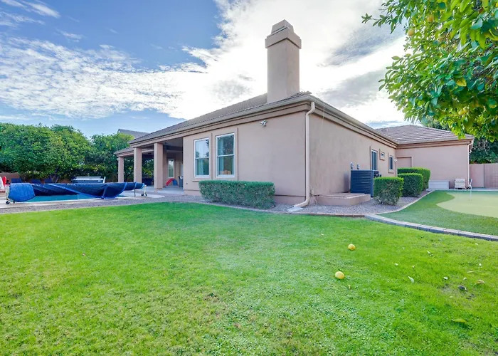 Holiday home Pool Table, Putting Green: Luxury Oasis In *